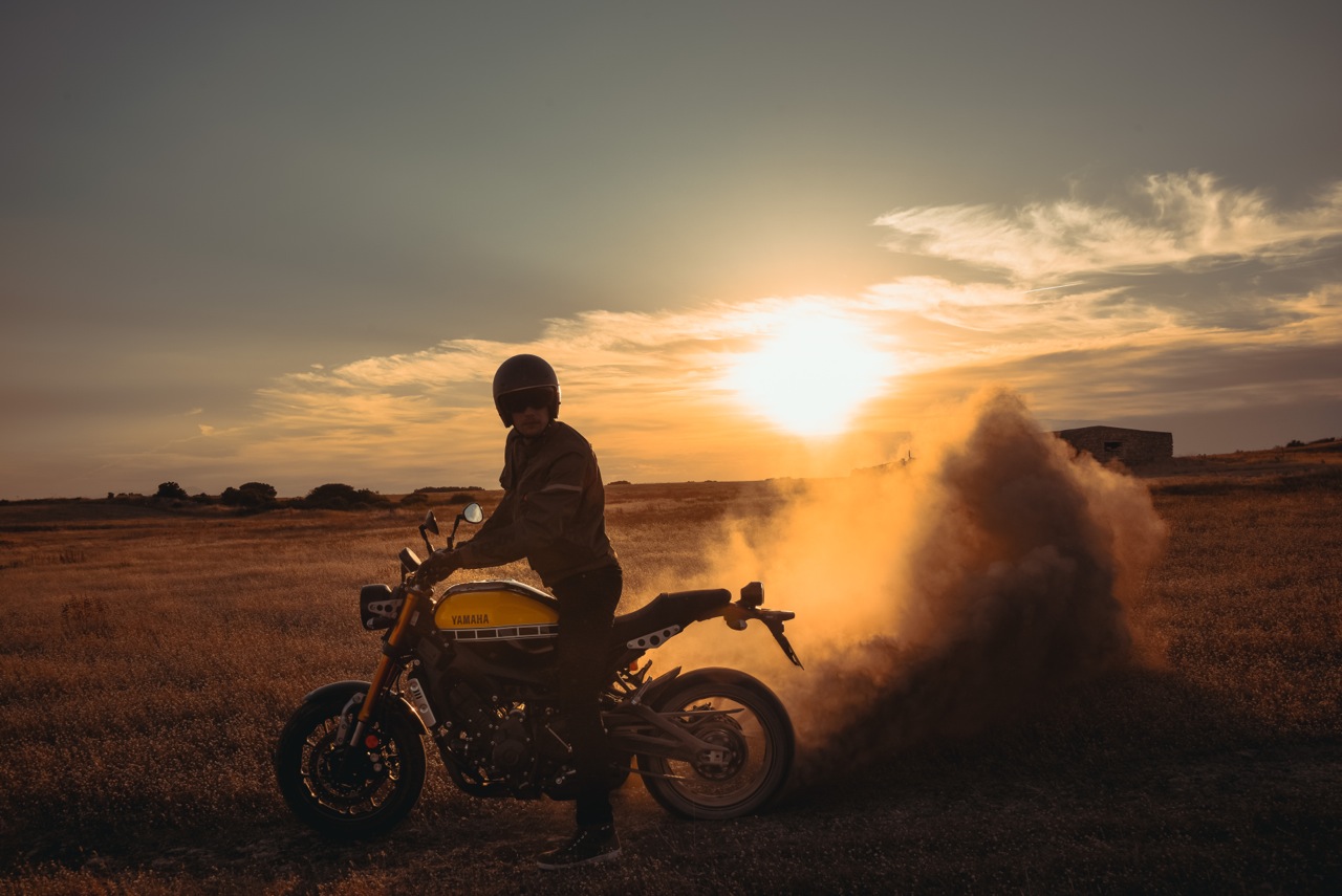 Photo motos laurent scavone / Motoblouz / Yamaha moto / shopping produits cuir et casques moto